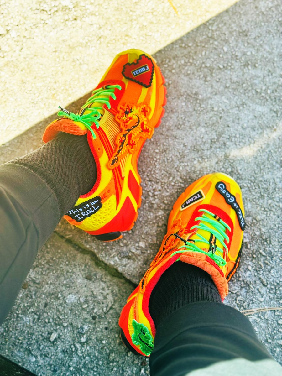 NIwiththekicks's tweet image. Day 20-Rocks

Pulled out the brightest shoes in the collection Doernbecher Vomero 5s. 

#BHMKOTD25 #bhmkotd @JerLisa_Nicole