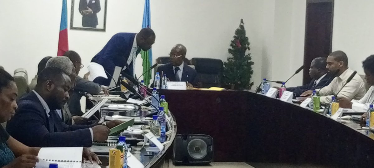 Hoy, el #CICTE ha revisado su labor 2023-2024 y definido planes para 2025. Se destacan proyectos clave como el Vademécum de Plantas Medicinales, la Cátedra Leandro Mbomio y el Premio Nacional Teodoro Obiang Nguema Mbasogo en Ciencias, Artes y Letras.