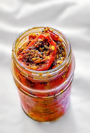 EasyCookin2012's tweet photo. Instant Punjabi Red Chilli Pickle Recipe  🌶️🔥 https://t.co/Bxu9UZ9lvk 🔥🌶️ #redchillipickle #instantpickle #indianrecipe https://t.co/Cnbkd5GWQc