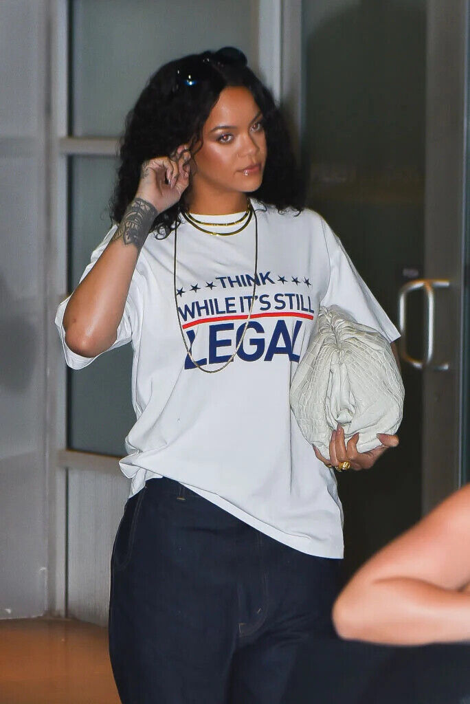 Happy 37th birthday, Rihanna! 👑