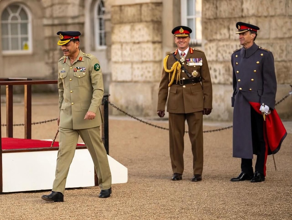 DeathWing57D's tweet image. Oh Joe! Who are you to poke in Pakistan's 🇵🇰 personal matters??? Your friend is a CIA agent and you people are confused that your asset is in Pakistani Custody. Better Stay away.

#SupportAsimMunir #SupportPakistanArmy