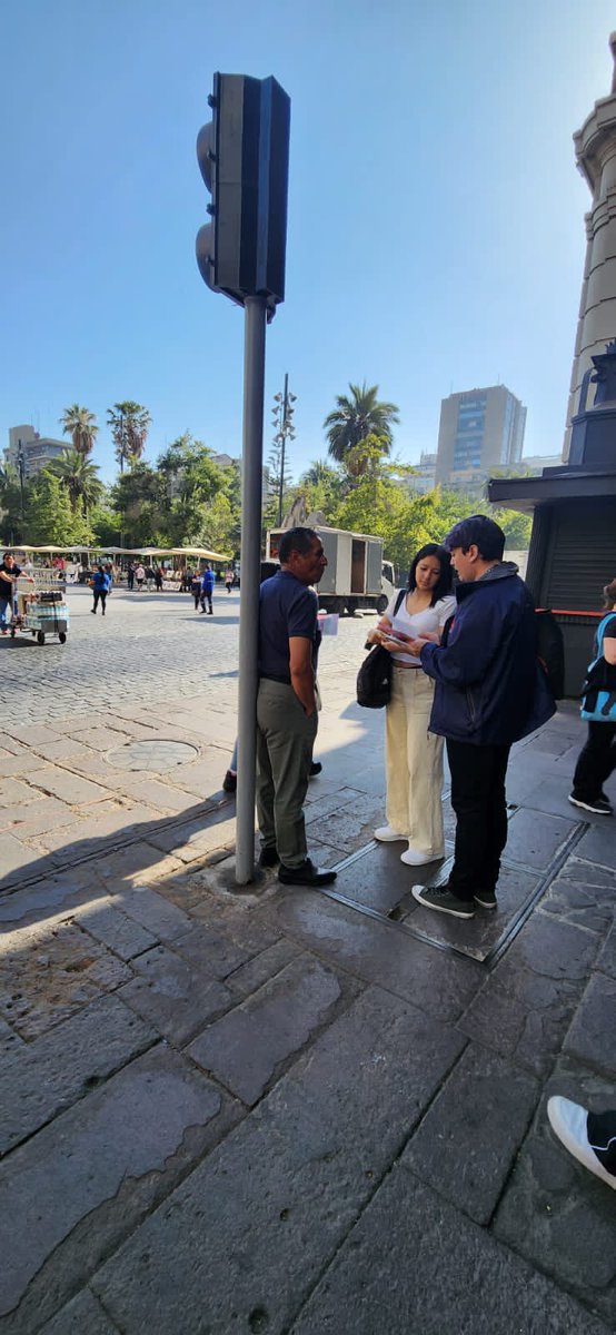 SeremiSaludRM's tweet photo. En el marco del Día Internacional del Cáncer Infantoadolescente, funcionarios de nuestra institución entregaron información a la comunidad por los signos de alerta para detectar precozmente esta patología. Además de repartir 100 autotest.
#CRIAPS. https://t.co/GUl2XFpexu
