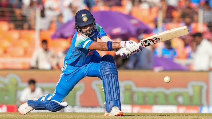 alyze_9's tweet photo. Sports News : 🏏 #KLRahul  finishes in style with a massive SIX! 💥 Despite a missed stumping, he seals India's win vs Bangladesh in #ChampionsTrophy2025 ! 🔥💪 #IndvsBan  #CricketFever #CT25  #TeamIndia https://t.co/q7rfrpzEBr
