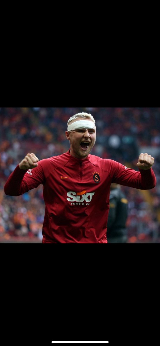 Nelssonu küstürüp bizi Cuestaya muhtaç eden balon Okan derhal defolup gitmeli.
 #AZvGS