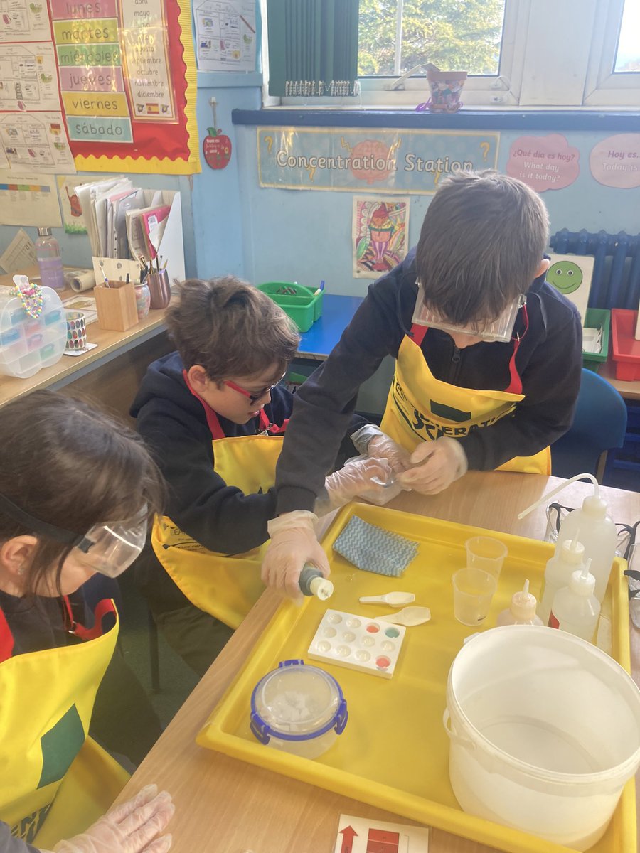 MrsLeslieLVPS's tweet photo. Our P5 classroom turned into a science lab today and we were the scientists! We carried out several experiments, to create colourful chemical reactions. #GenerationScience  🎇 🎆 https://t.co/lNI4WprFHP