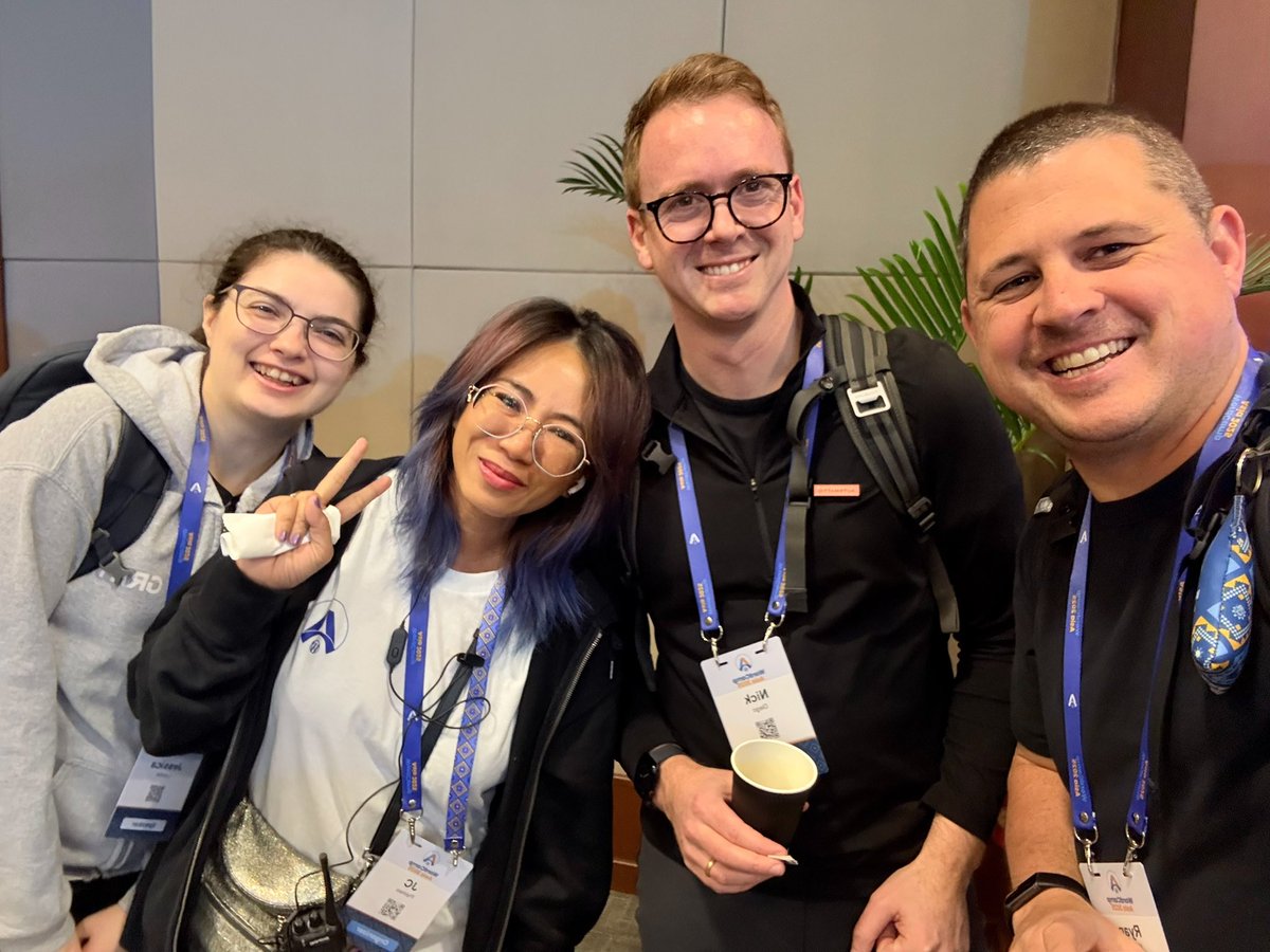 Look who I bumped into! Always a pleasure running into amazing folks from the #WordPress community. #WCAsia #WPBesties