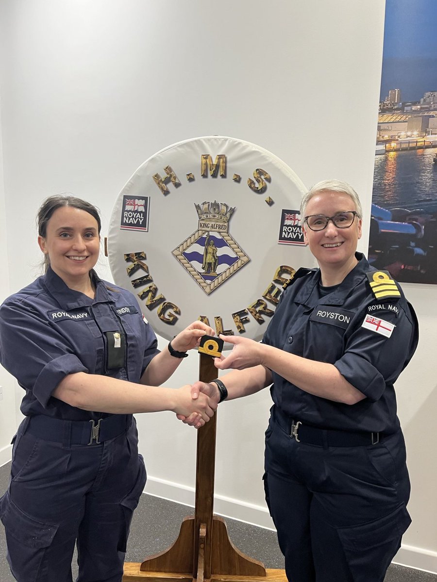 HMS King Alfred (@hmskingalfred) on Twitter photo Huge BZ to Mid Window and Mid Johnson on your promotion to SLt.
#Congratulations
<a href="/RNReserve/">Royal Naval Reserve</a>
#crate Huge BZ to Mid Window and Mid Johnson on your promotion to SLt.
#Congratulations
<a href="/RNReserve/">Royal Naval Reserve</a>
#crate