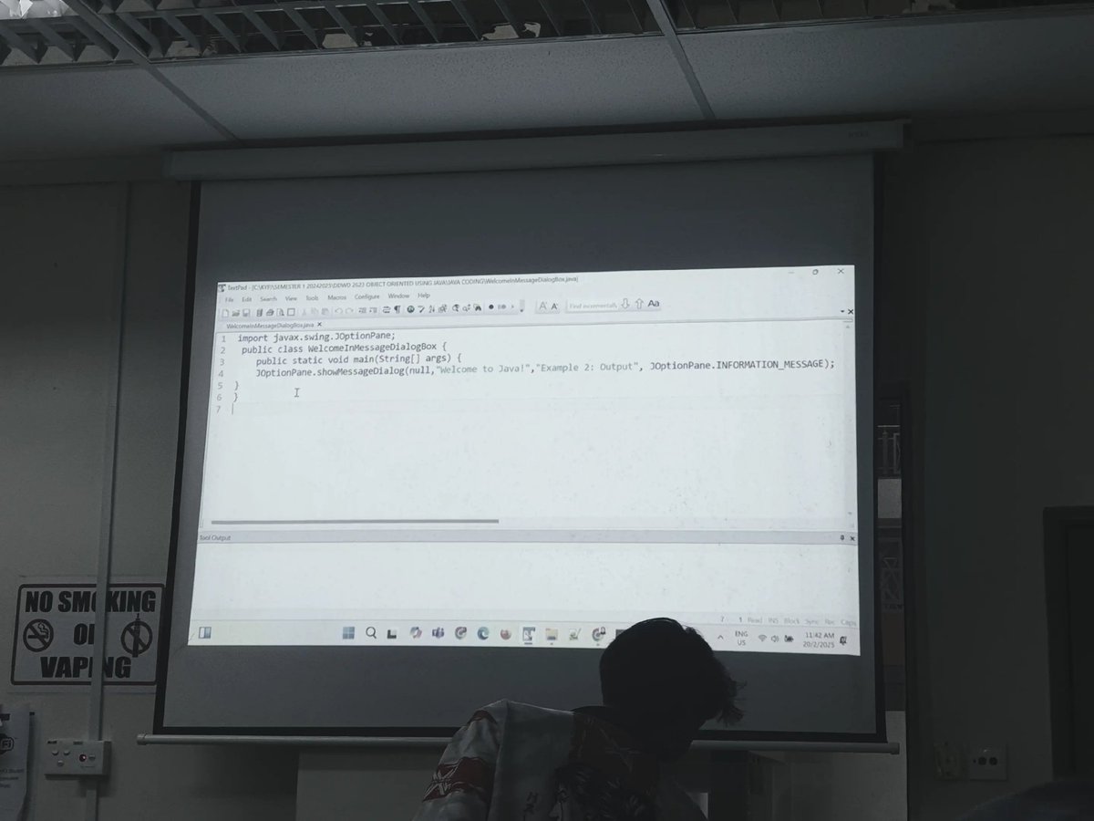 HadifP94775's tweet image. First time #Programming using #Java via #TextPad.