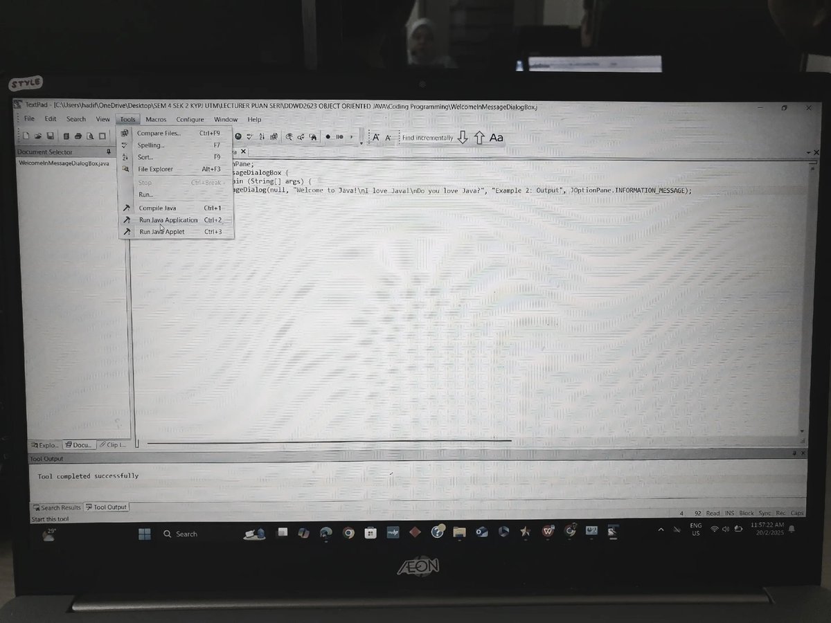 HadifP94775's tweet image. First time #Programming using #Java via #TextPad.