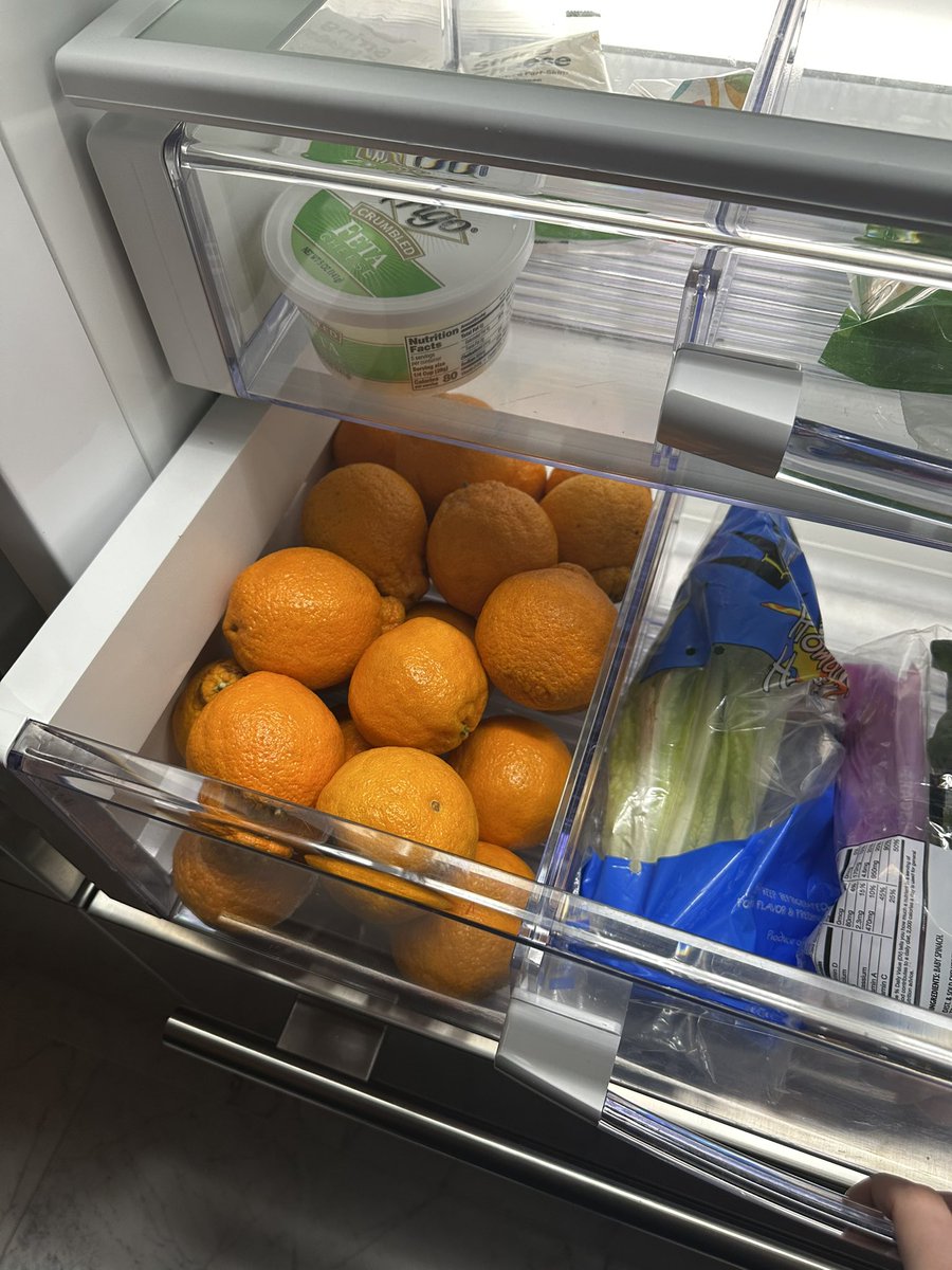 emmadohe's tweet photo. I might be sumo citrus’ biggest fan. Look at my sumo citrus drawer and enter the sweepstakes - https://t.co/2fMvtesPwl https://t.co/YuytEi2Rfc