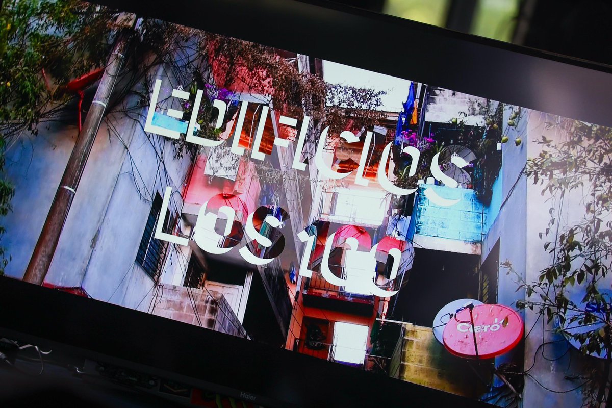 FrancoisRoudie's tweet photo. Junto a la @TejidoSocialSv, celebramos el talento de 26 jóvenes que exploraron el cine en el taller "Retratos de mi comunidad". Aprendieron sobre guion, iluminación y producción, impulsando su creatividad y futuro. 🎬✨

¡El arte transforma! #EuroCineLab https://t.co/i2WYc9xzov
