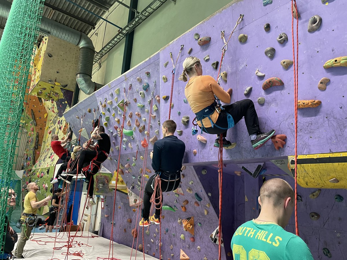 Henek Tomson tweet media