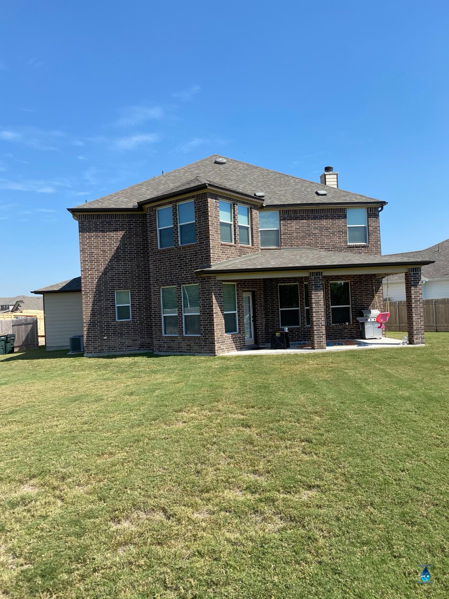 _seamlessgutter's tweet photo. 💧✨ Another stunning installation complete! Our team just added 6-inch gutters and 3x4 downspouts to this beautiful home. Ready to enhance your home's protection? 🌧️ Call us today for your FREE consultation! #GutterGoals #HomeImprovement #PeaceOfMind
5...
https://t.co/9yAwP26JWU https://t.co/IUlSimaErW