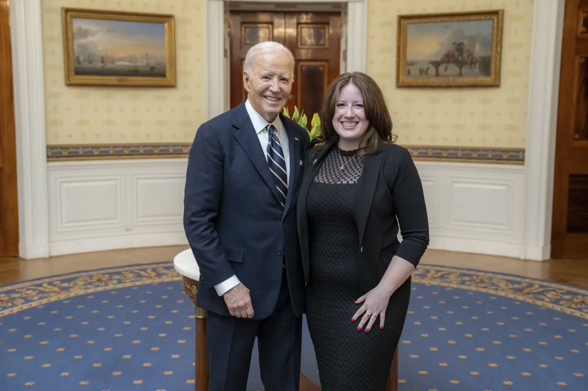 CSUSBNews's tweet image. CSUSB Palm Desert alumna Rhian Reyes made history, introducing former President Joe Biden at the Chuckwalla National Monument dedication in D.C.! 🇺🇸

Learn more: csusb.edu/inside/article… 

 #CSUSBPDC #CoyotePride #PublicLands