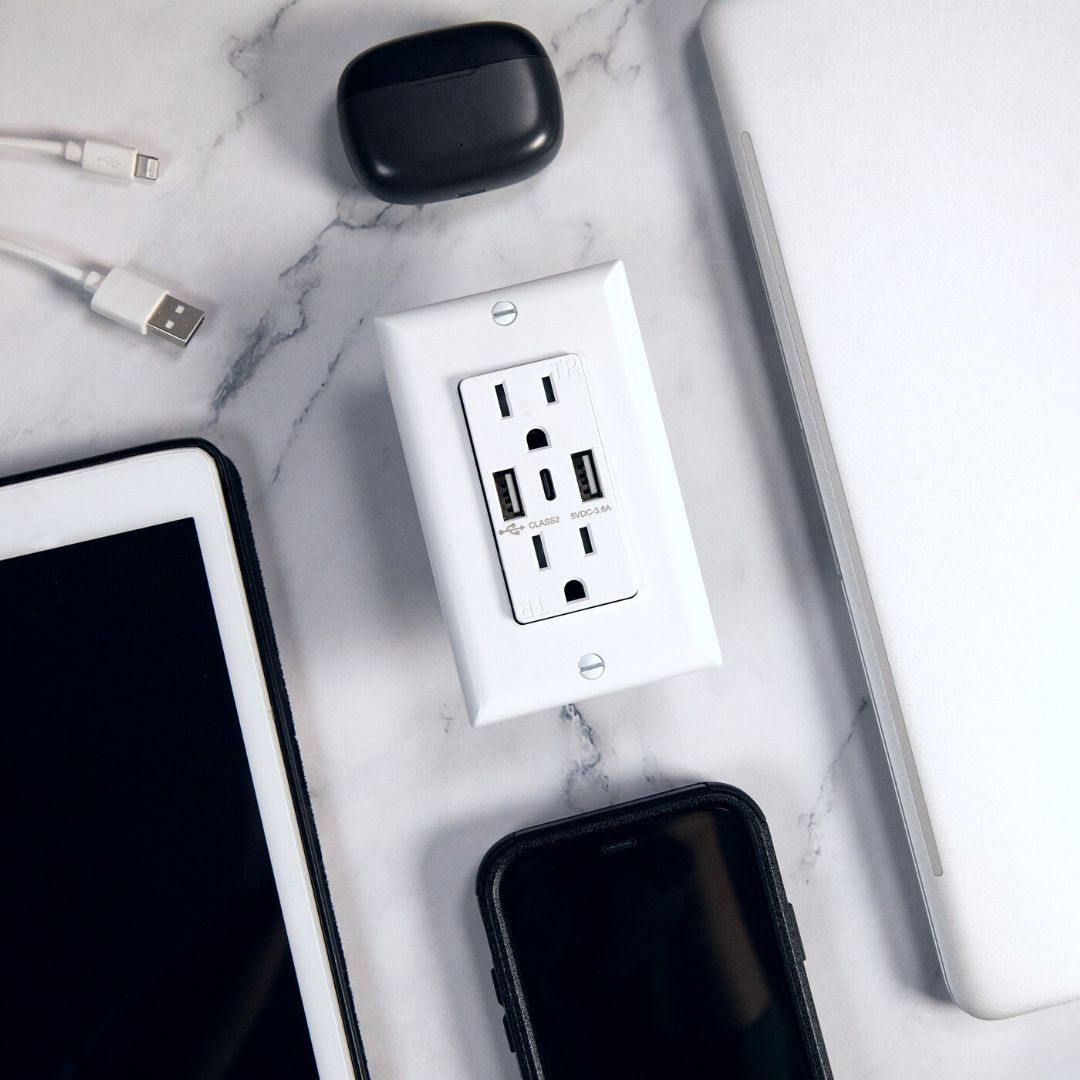TOPGREENER's tweet image. Everyday essentials? 🤔⁠
⁠
✅️ Earbuds
✅️ Work Laptop &amp;amp; Phone
✅️ USB Outlet to power all devices⁠
⁠
Get 10% off our 3-Port USB Outlet for a limited time: l8r.it/6rLM
⁠
#topgreener #usb #usboutlet #electrical #amazon #amazonfind