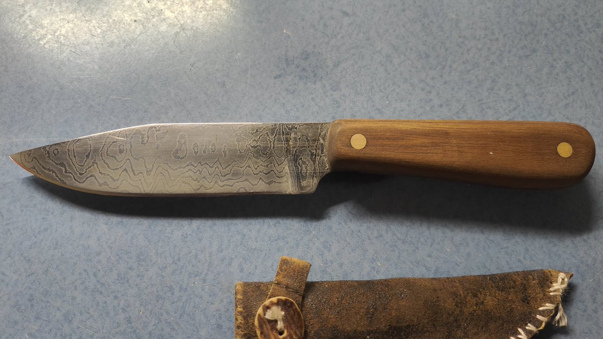 bossmopf's tweet photo. First attempt at making a knife sheath out of old lederhosen-leather. Didnt work that well, way too thin. Also my damascus knife i made last year! https://t.co/Zdnz5WmoSU