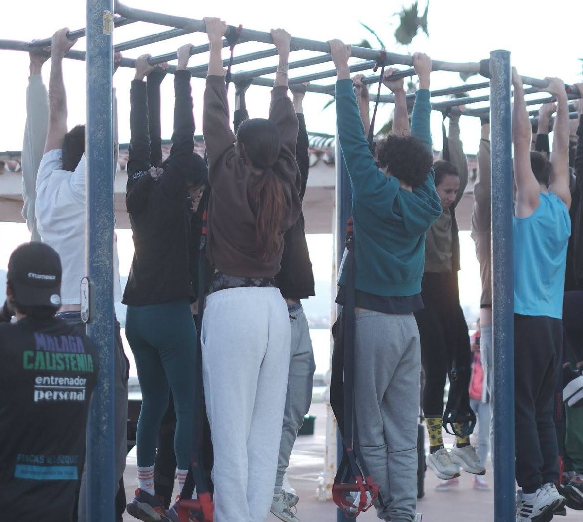 🏋️‍♂️🌳 Entrena al aire libre y pon tu cuerpo en acción.
💥 Entrenamientos gratuitos con monitores expertos para que saques el máximo partido a cada sesión.
¡Nos vemos este sábado en el parque!🏋️‍♂️

🔗 Más info en nuestra web

#Málaga #CalisteniaMálaga #Juventud #MálagaJuventud