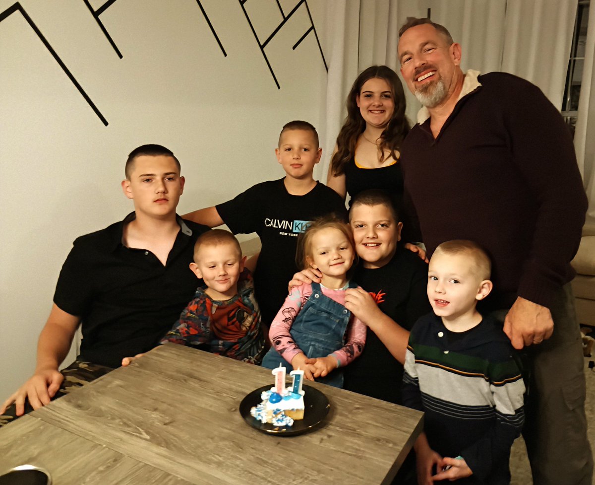 RaisingBane's tweet image. We're so cute!