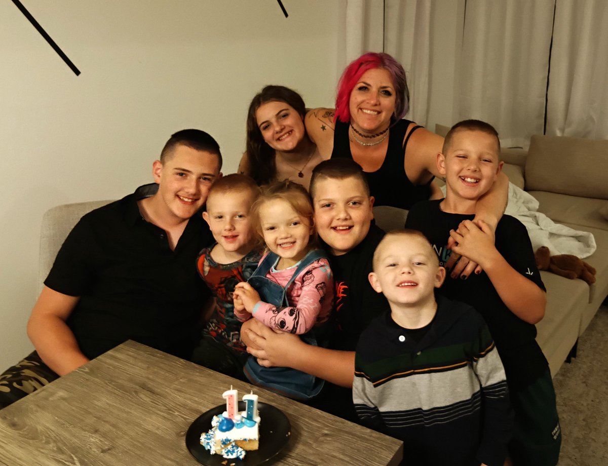 RaisingBane's tweet image. We're so cute!