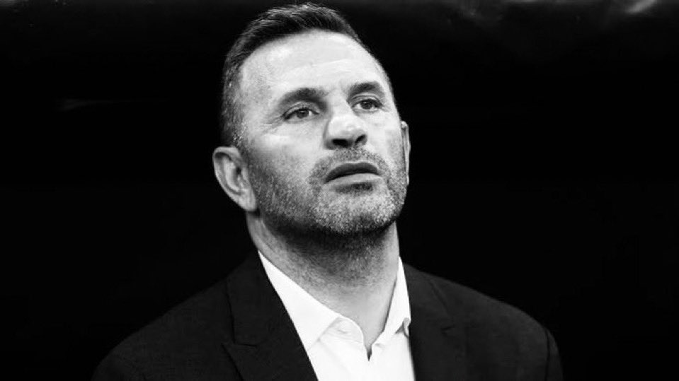 Okan Buruk'a soruyorum;

-Hangi mantıkla Lemina yerine listeye Cuesta yazdın?

-Hangi mantıkla Nelsson gönderip Cuesta aldırdın?

-Bu fikstür ile Avrupa ligini 14. sırada bitirirken hiç utanmadın mı?

-Hadi 14. sırada bitirdin playoffda ki bu rezillik ne?

-Derbide de sezon