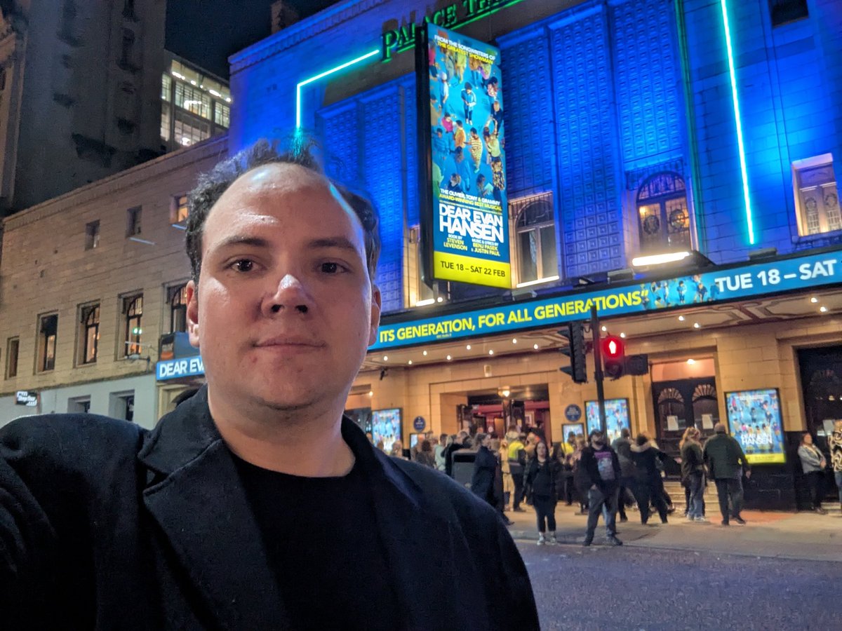 At the theatre again, but this time for something different! A birthday treat for myself, have been wanting to see Dear Evan Hansen for a long time! #DEHUKTOUR