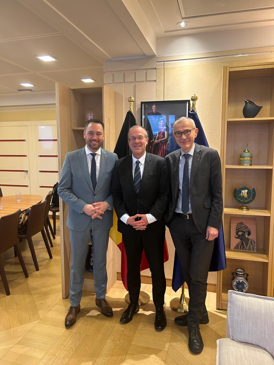 Hans Kluge (@hans_kluge) on Twitter photo Today, I met 🇧🇪’s new Deputy Prime Ministers, <a href="/prevotmaxime/">Maxime PREVOT</a> and Frank Vandenbroucke, and congratulated them on the formation of the new federal government.
We discussed Belgium’s priorities for int'l health cooperation, as well as challenges at the regional & global levels. I Today, I met 🇧🇪’s new Deputy Prime Ministers, <a href="/prevotmaxime/">Maxime PREVOT</a> and Frank Vandenbroucke, and congratulated them on the formation of the new federal government.
We discussed Belgium’s priorities for int'l health cooperation, as well as challenges at the regional & global levels. I