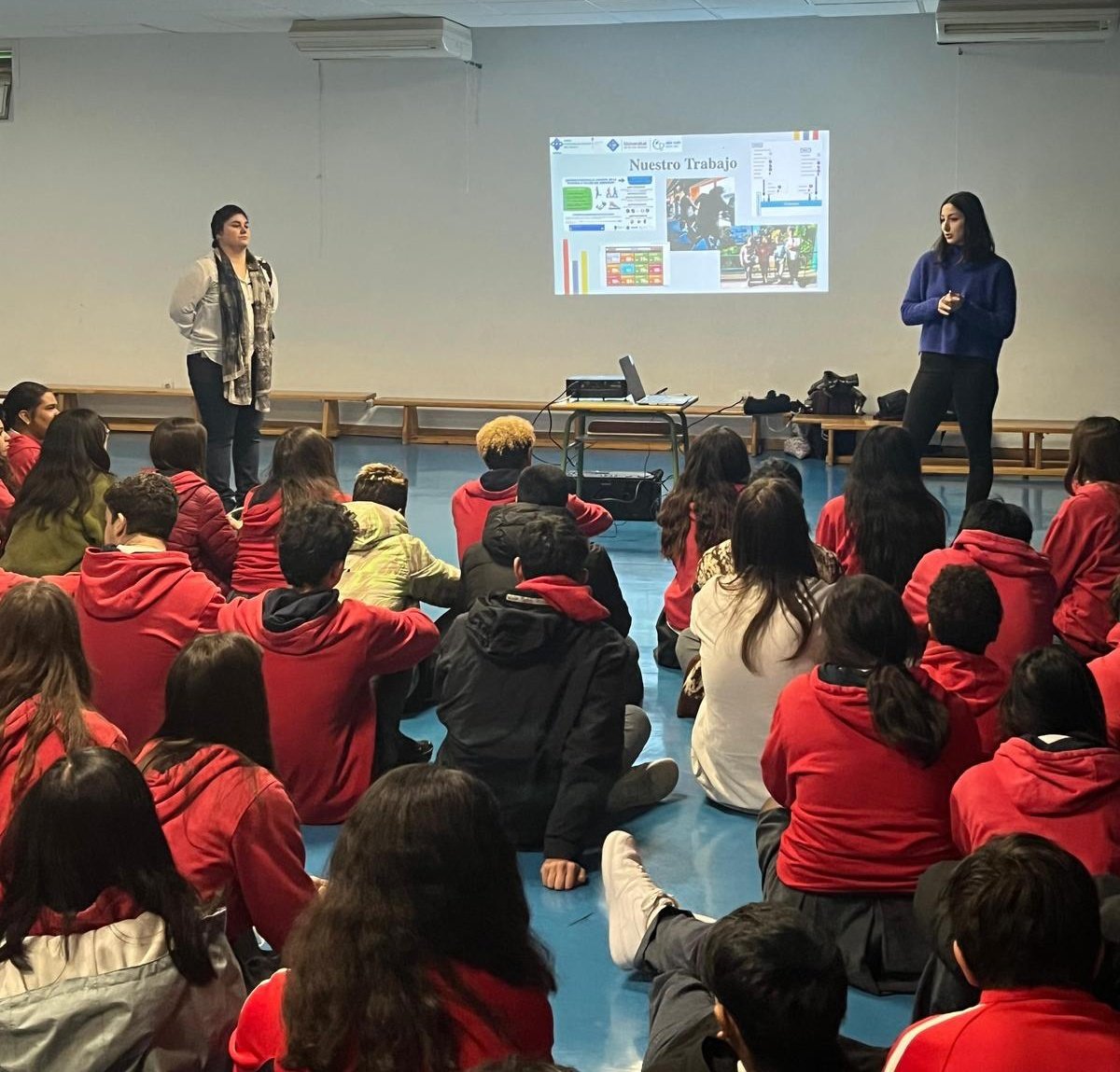 GlobalHealth_rg's tweet image. Celebramos el Día Internacional de la Mujer y la Niña en la Ciencia con charlas en colegios @idisbaib 

Natalia Garcia y Sofía Montemayor han ido al CC La Immaculada 👏👩‍🔬💪

#11F #WomenInScience
