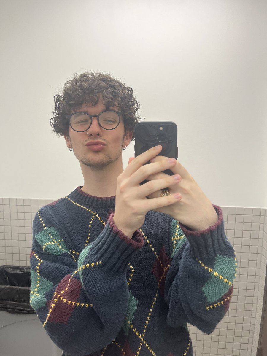 andrewsjolander's tweet photo. girlll i forgot i could post on here. here’s a little post grad update, i got a job as an environmental scientisttt😛 https://t.co/5QygUIFNEG