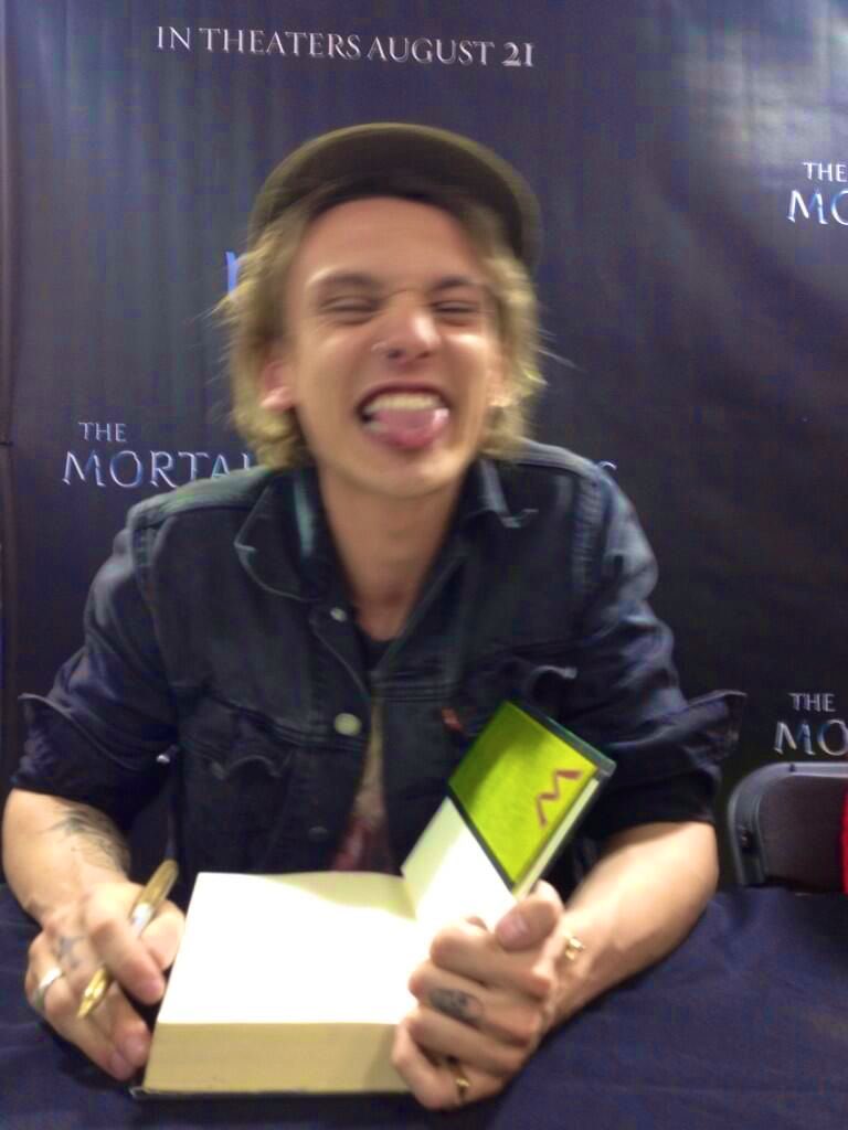 jazmyne_lee14's tweet photo. ………It's so obvious so I’m just gonna be honest since I just defended him not too long ago 😭🤣🖤🫶  #Jamiebower https://t.co/5WvCmuw7QM