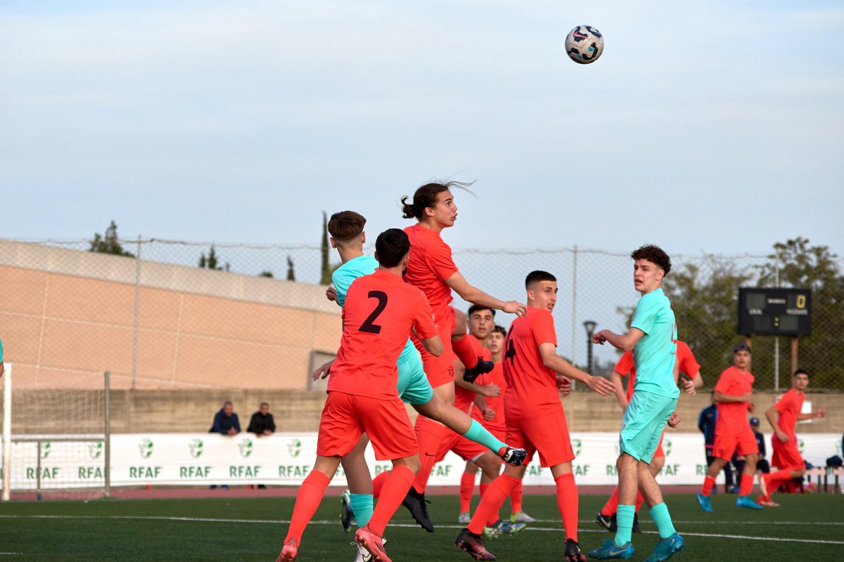 🏆 𝘾𝙖𝙢𝙥𝙚𝙤𝙣𝙖𝙩𝙤 𝘼𝙣𝙙𝙖𝙡𝙪𝙘𝙞́𝙖 𝙙𝙚 𝙎𝙚𝙡𝙚𝙘𝙘𝙞𝙤𝙣𝙚𝙨 𝙋𝙧𝙤𝙫𝙞𝙣𝙘𝙞𝙖𝙡𝙚𝙨 𝙄𝙣𝙛𝙖𝙣𝙩𝙞𝙡 𝙮 𝘾𝙖𝙙𝙚𝙩𝙚

🔢 Resultados J1 #AndaluzCadete

GRUPO A 
⚔️ <a href="/RFAFCordoba/">RFAF - Delegación de Córdoba</a> 1-3 <a href="/RFAFHuelva/">RFAF - Delegación de Huelva</a>
⚔️ @RFAFJaen 2-4 <a href="/RFAFSevilla/">RFAF - Delegación de Sevilla</a>

GRUPO B
⚔️ <a href="/RFAFAlmeria/">RFAF - Delegación de Almería</a> 1-2 <a href="/RFAFCadiz/">RFAF - Delegación de Cádiz</a>
⚔️