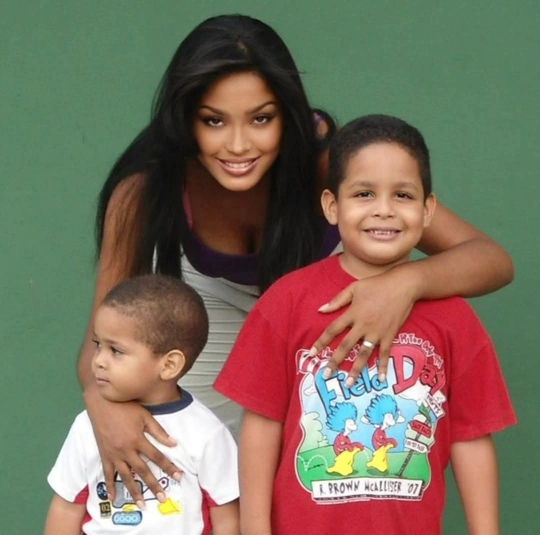 Nievesmorena's tweet image. #Trowbackthursday🔙📸
𝑁𝑜 𝘩𝑎𝑦 𝑝𝑎𝑙𝑎𝑏𝑟𝑎𝑠 𝑠𝑢𝑓𝑖𝑐𝑖𝑒𝑛𝑡𝑒𝑠 𝑝𝑎𝑟𝑎 𝑒𝑥𝑝𝑟𝑒𝑠𝑎𝑟 𝑐𝑢𝑎́𝑛𝑡𝑜 𝑙𝑜𝑠 𝑞𝑢𝑖𝑒𝑟𝑜. 𝑄𝑢𝑒 𝘩𝑎𝑏𝑙𝑒 𝑒𝑙 𝑐𝑜𝑟𝑎𝑧𝑜́𝑛...🥰❤️‍🔥💖
.
.

#Tbt😊   #𝐸𝑛𝑒𝑙𝑡𝑒𝑥𝑡𝑜🖋 #𝑀𝑖𝑠𝑃𝑖𝑜𝑗𝑖𝑡𝑜𝑠  #𝑃𝑜𝑙𝑙𝑦 #𝐽𝐷