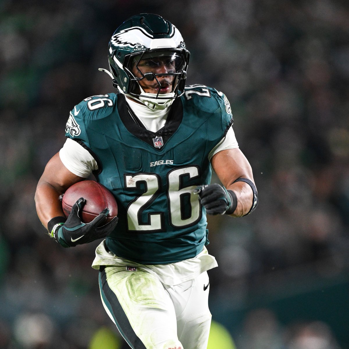 FanDuelSports's tweet photo. Will Ashton Jeanty be the next Saquon Barkley?
❤️ for yes
🔄 for no
#NFL | #FlyeEaglesFly | #BleedBlue https://t.co/MvbO7LrTWz