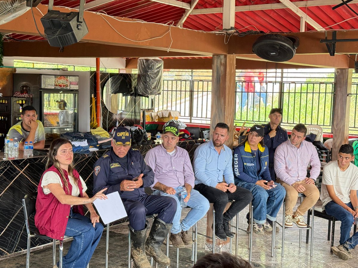 El deslizamiento en la vereda Los Cuervos ha dejado al menos cinco viviendas afectadas y más de 12 personas damnificadas.

Desde la Cumbre de Gobernadores en Villa de Leyva, el gobernador Henry Gutiérrez sigue al tanto de la situación y en constante comunicación con el PMU.