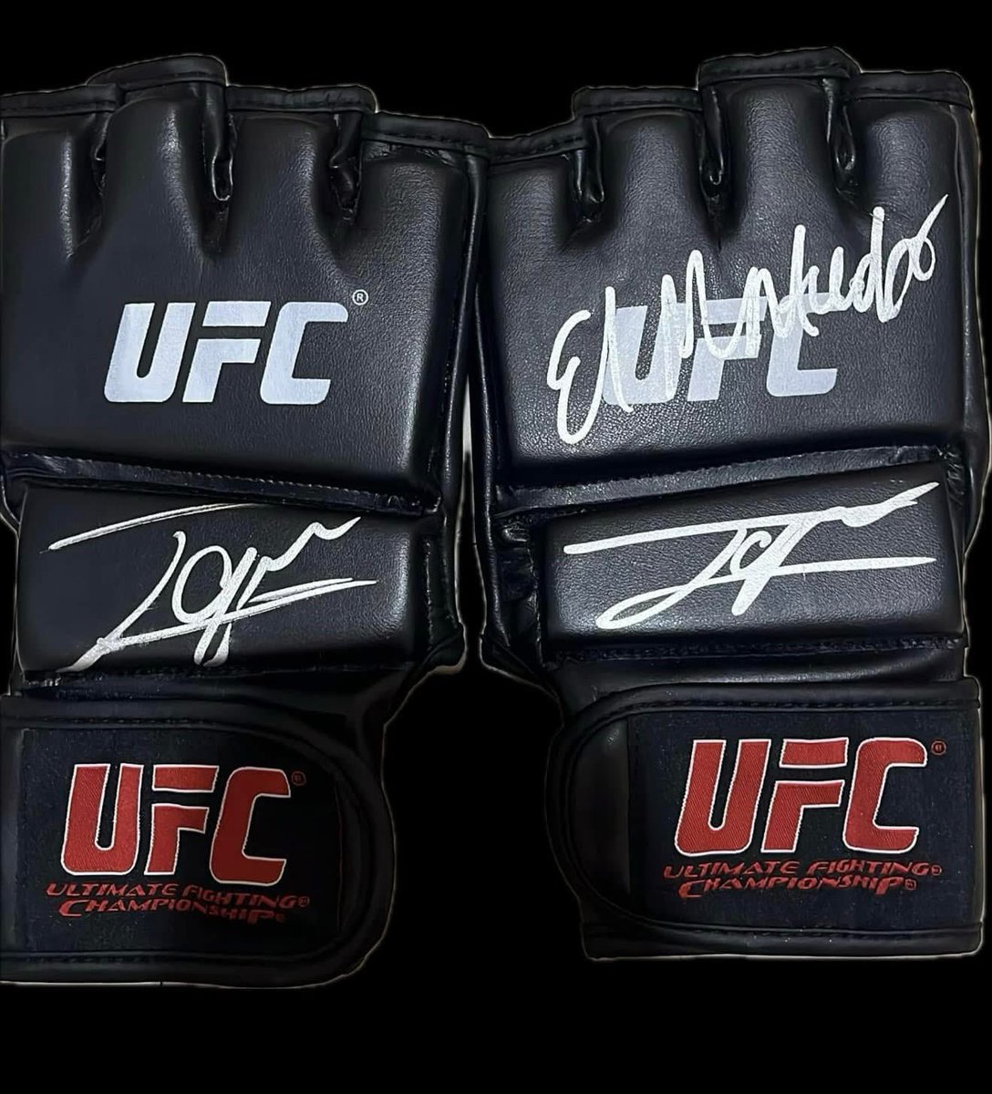 supersignatures's tweet photo. Ilia Topuria signed UFC gloves for sale https://t.co/hSVy47X7jm