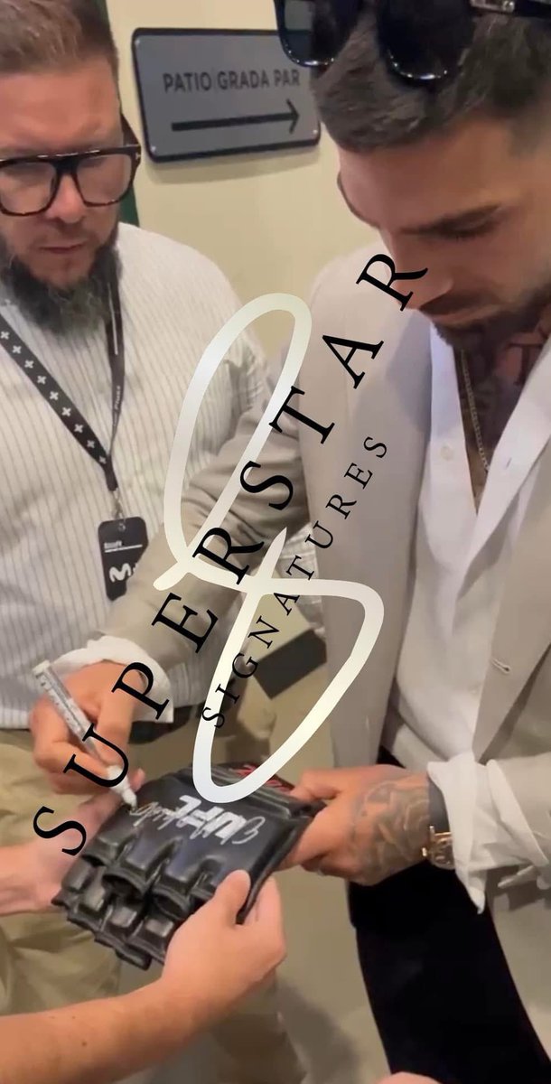 supersignatures's tweet photo. Ilia Topuria signed UFC gloves for sale https://t.co/hSVy47X7jm