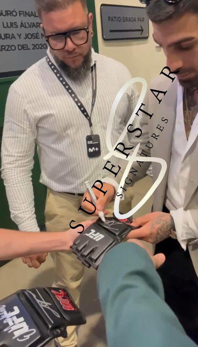 supersignatures's tweet photo. Ilia Topuria signed UFC gloves for sale https://t.co/hSVy47X7jm