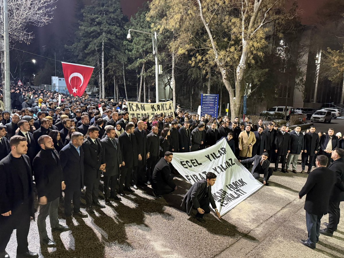 Ülkü Ocakları Ankara İl Başkanlığı Üniversiteler Birimi olarak Şehadetinin 10.Yılında Son Ülkücü Şehidimiz Fırat Yılmaz Çakıroğlu anısına Ankara Üniversitesi Cebeci Yerleşkesinde anma programımızı düzenledik. Kılıçkıran’dan Çakıroğlu’na tüm şehitlerimize Allah’tan rahmet
