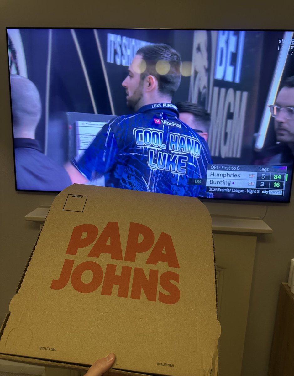 What do <a href="/PapaJohnsUK/">Papa Johns UK</a> and <a href="/lukeh180/">Luke Humphries</a> have in common? 🤔

First person to guess my pizza order gets Vibe’d £50👇🏼