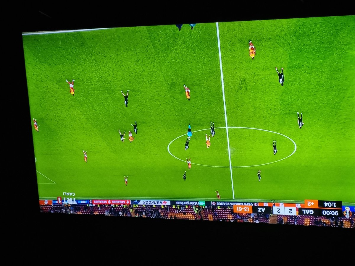 imparatorcaner's tweet image. Cinconlar maçı çevirdiiiieeeeeee 🤣🤣🤣🤣🤣🤣🤣🤣🤣🤣 6️⃣▪️3️⃣
#GalatasaraySK 
#GSvAZ 
#gsvsaz 
#Galatasaray
#EuropaLeague
#UefaEuropaLeague