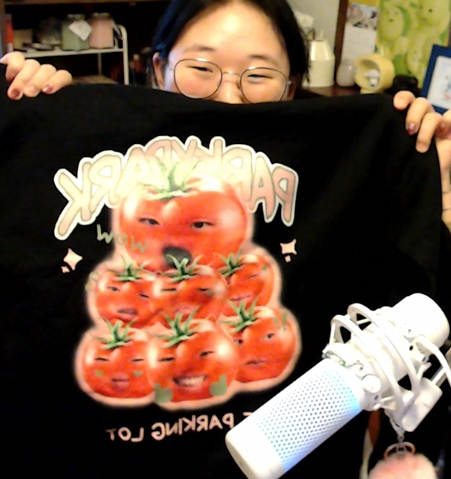 parkypark123's tweet photo. the merch has arrived and i am SO HAPPY WITH IT???
this is the only outfit im wearing on stream ever again
@FourthwallHQ really popped off thank you for making my dreams come true https://t.co/iBXNnVpxpY
