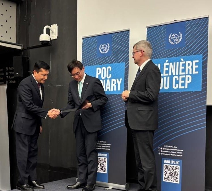 📬 Hoy en <a href="/upu_onu/">Union Postale Universelle</a>, su Director General Masahiko Metoki <a href="/UPU_DG/">Masahiko Metoki</a> hizo entrega de la Certificación de Calidad Nivel Bronce para <a href="/CorreosdeMexico/">Correos de México</a>  🇲🇽, reconocimiento que avala la eficiencia en los procesos de correo internacional ¡Felicidades <a href="/CorreosdeMexico/">Correos de México</a> por este logro! 
👏📦✉️