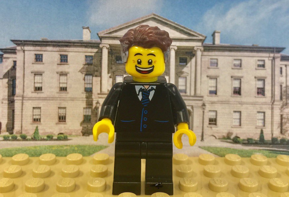 Poli LEGO tweet media
