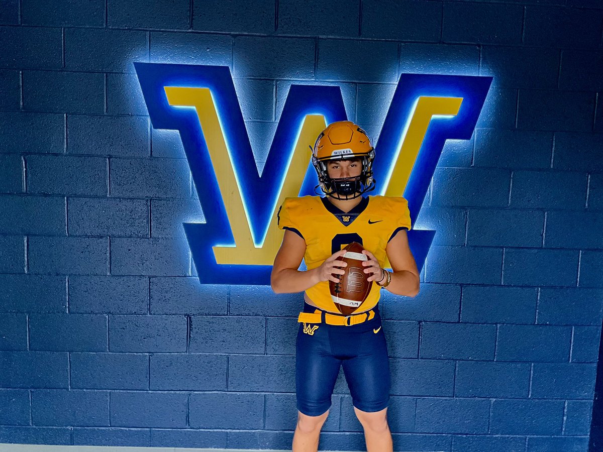 Hunter Johnson tweet media