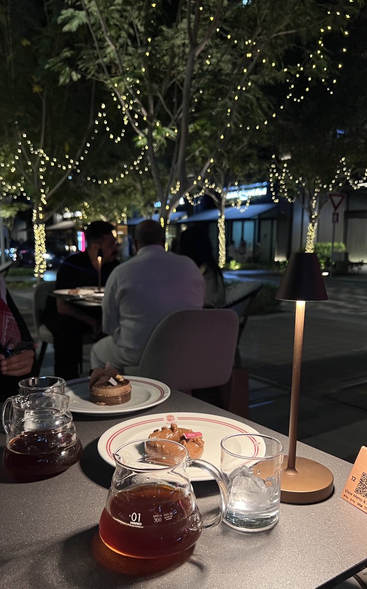 iie3jobh's tweet photo. و ترى الأماكن لا خلَت منك تنعاف 
مثل الليالي لا خلَت من قمرها 🤍 https://t.co/NklITvTaiI