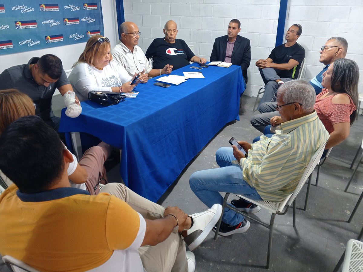 Un Nuevo Tiempo Lara (@partidountlara_) on Twitter photo 20Feb reunión ordinaria #DERLara , dónde el presidente <a href="/LenchoM/">Lorenzo Monasterios</a> informa todo lo acontecido en el Congreso Fedreral de la #DEF. Celebrado, en la ciudad de #Caracas el día #13Feb,dicho documento aprobado. Fue leído por la compañera <a href="/cnancy/">nancy</a>. <a href="/partidoUNT/">Un Nuevo Tiempo</a> <a href="/manuelrosalesg/">Manuel Rosales</a> 20Feb reunión ordinaria #DERLara , dónde el presidente <a href="/LenchoM/">Lorenzo Monasterios</a> informa todo lo acontecido en el Congreso Fedreral de la #DEF. Celebrado, en la ciudad de #Caracas el día #13Feb,dicho documento aprobado. Fue leído por la compañera <a href="/cnancy/">nancy</a>. <a href="/partidoUNT/">Un Nuevo Tiempo</a> <a href="/manuelrosalesg/">Manuel Rosales</a>