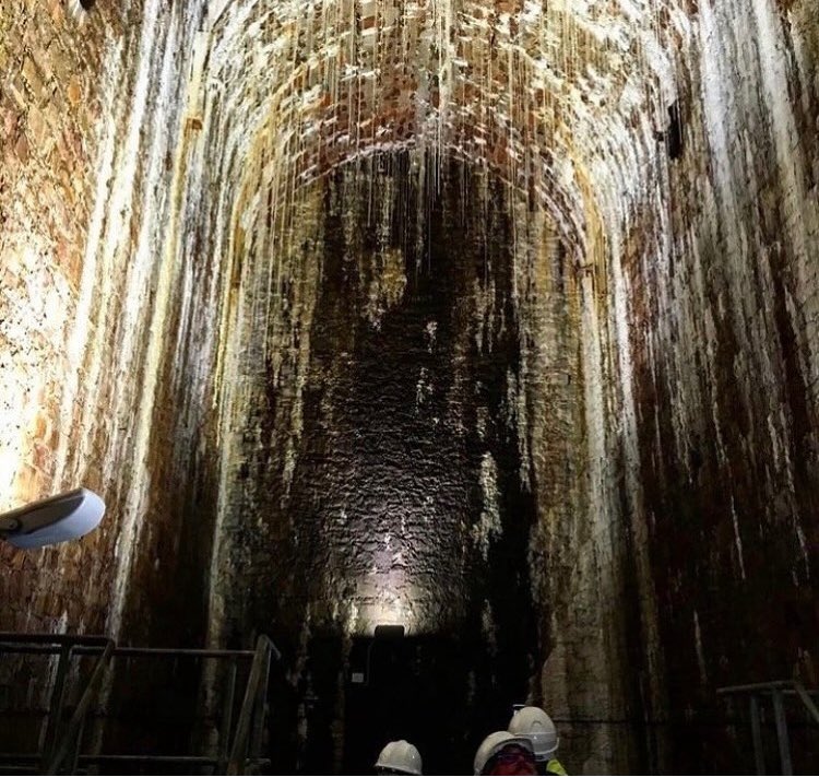 Beneath the platforms the Clifton Suspension Bridge towers stand upon are 12 of these chambers. They were only discovered accidentally in 2003 during maintenance. The stalactites which hang from the ceiling are caused by rainwater leaching minerals through the bridge above.
1/2