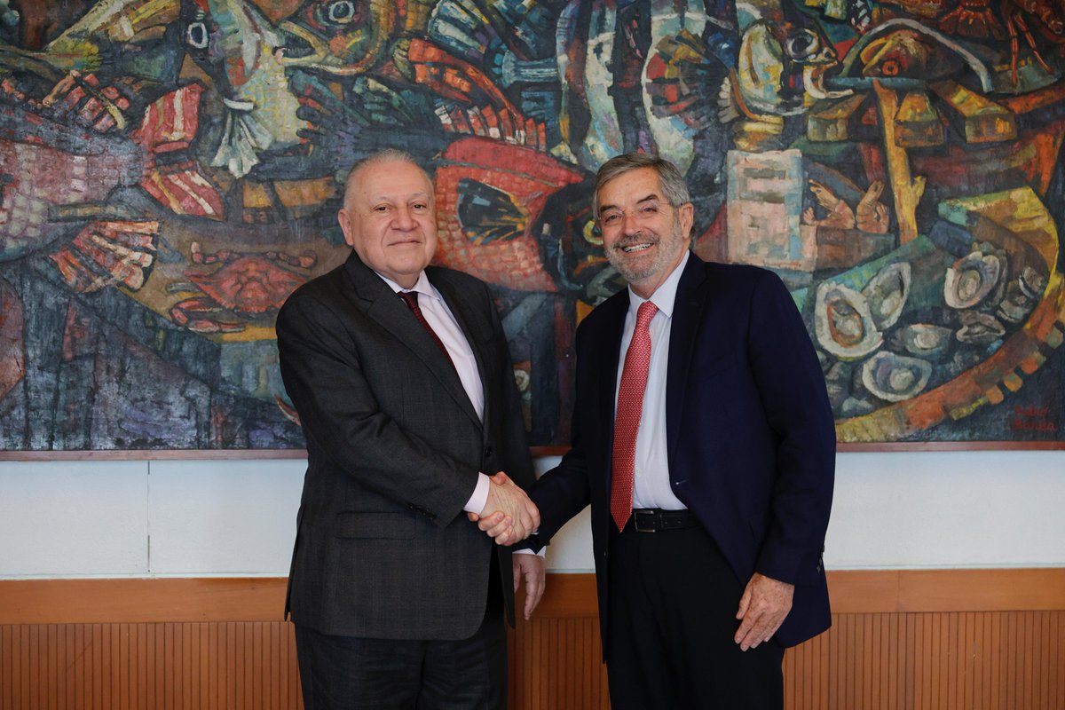 Relaciones Exteriores (@sre_mx) on Twitter photo En la <a href="/SRE_mx/">Relaciones Exteriores</a>, el canciller Juan Ramón de la Fuente se reunió con el titular de la Agencia Nacional de Aduanas de México (<a href="/AduanasMx/">Aduanas de México</a>), Rafael Marín Mollinedo, con quien acordó profundizar la cooperación entre ambas dependencias para fortalecer la detección del tráfico ilícito de En la <a href="/SRE_mx/">Relaciones Exteriores</a>, el canciller Juan Ramón de la Fuente se reunió con el titular de la Agencia Nacional de Aduanas de México (<a href="/AduanasMx/">Aduanas de México</a>), Rafael Marín Mollinedo, con quien acordó profundizar la cooperación entre ambas dependencias para fortalecer la detección del tráfico ilícito de