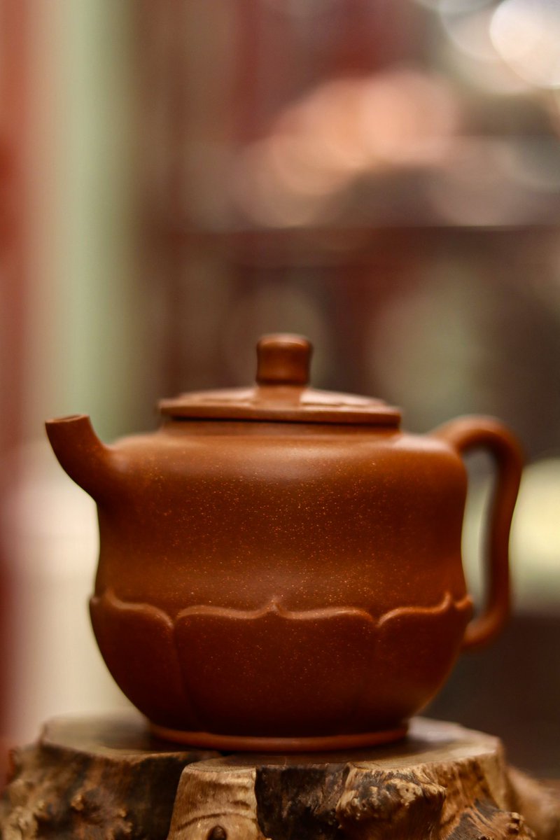 Fangtea's tweet photo. Timeless craftsmanship, flowing with warmth and elegance.
#teapotcollector #zisha #chinesetea #art #teamoment #teaware #sipping #teatime https://t.co/LBxyrNYODG