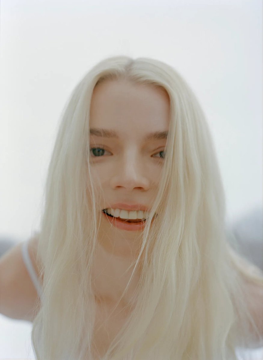 CleanData_'s tweet photo. Anya Taylor-Joy en la portada para el nuevo número de la revista VOGUE edición España. https://t.co/uA0fYDdz91