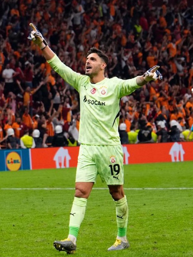 GsTunco's tweet image. Alkışlar ve Teşekkürler...
#GünayGüvenç  #Osimhen 
👏👏👏💛❤️🦁

#GSvsAZ
#UEL 
@GalatasaraySK 
#CocuklukAskımsın 💛❤️